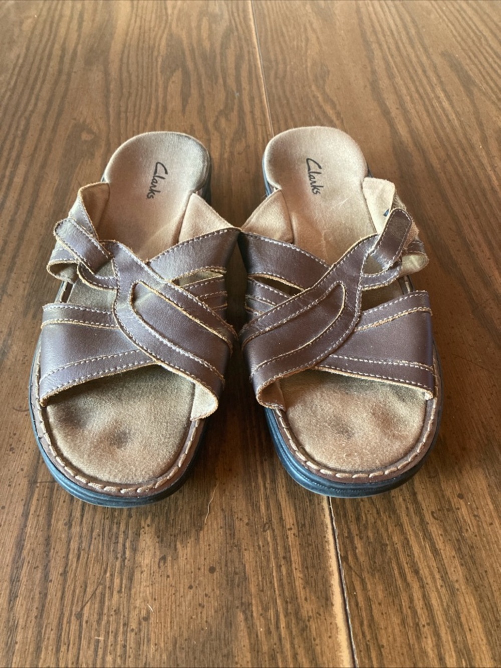 Clarks woman’s Sz 9M Brown Leather Slide Sandals with Cross adjustable strap